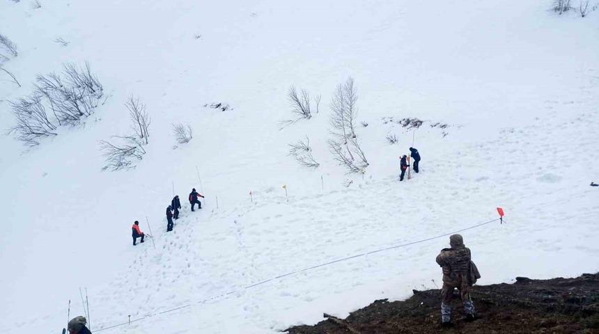 Artvin&rsquo;de &ccedil;ığ altında kalan &ccedil;oban 122 g&uuml;nd&uuml;r kayıp: Arama &ccedil;alışmaları yeniden başladı