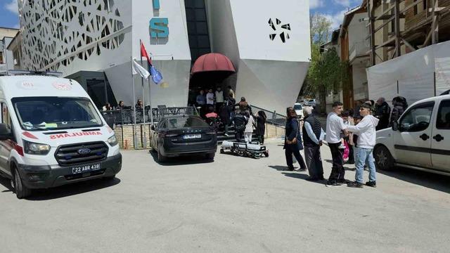 Edirne&rsquo;de iki grup arasında bı&ccedil;aklı kavga: 3 yaralı 3