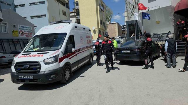 Edirne&rsquo;de iki grup arasında bı&ccedil;aklı kavga: 3 yaralı 1