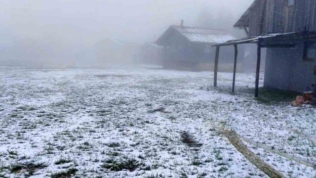 Bahar beklenirken kış geldi, yüksek kesimler beyaz örtüyle kaplandı