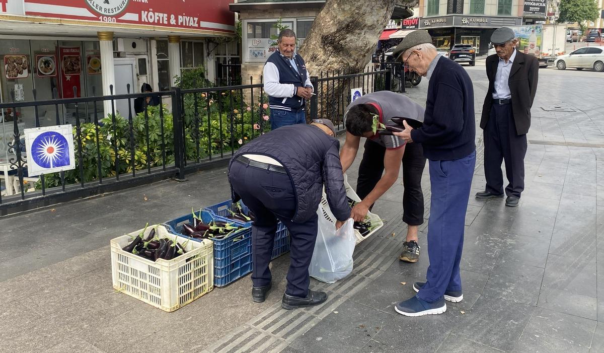 Serasının kapılarını vatandaşa a&ccedil;tı bedava dağıttı! 1