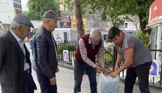 Serasının kapılarını vatandaşa a&ccedil;tı bedava dağıttı!
