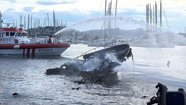 Bodrum da marinadaki yangında batan 7 motoryatın enkazı kaldırıldı 6