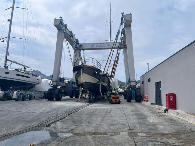 Bodrum da marinadaki yangında batan 7 motoryatın enkazı kaldırıldı 4