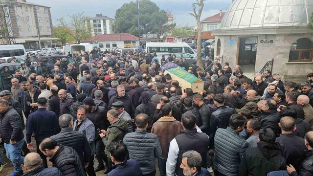 Otobüs kazasında hayatını kaybeden Elif, Tekirdağ’da defnedildi