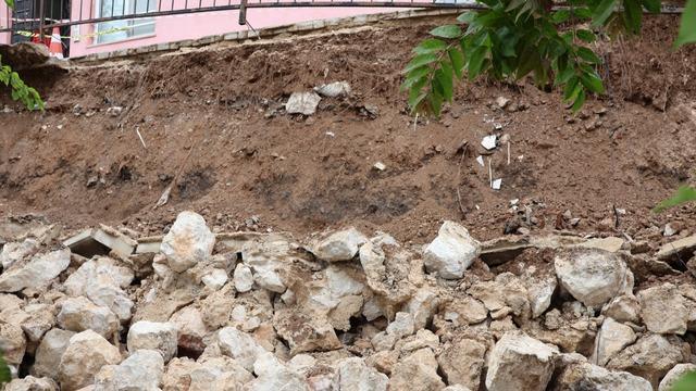 Amasya da binanın istinat duvarı &ccedil;&ouml;kt&uuml; 2