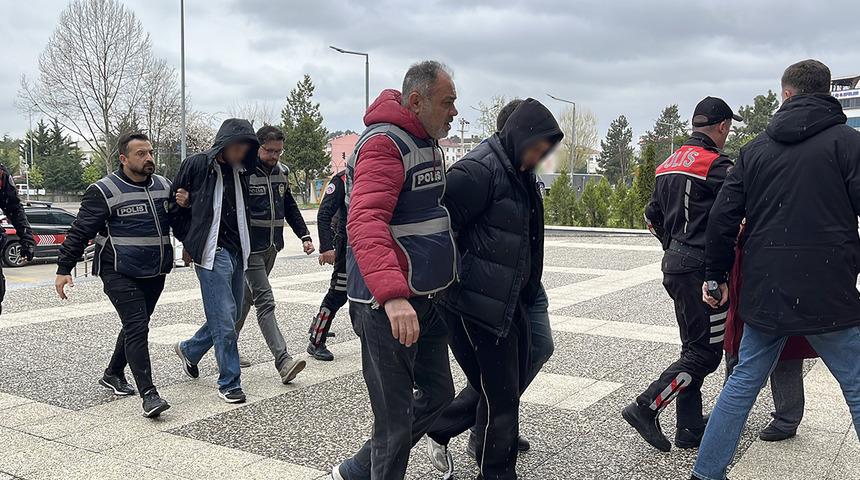Yer: Bolu! Konuşmaya &ccedil;ağırdıkları 2 kişiyi tabancayla vurdular