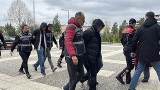 Yer: Bolu! Konuşmaya çağırdıkları 2 kişiyi tabancayla vurdular