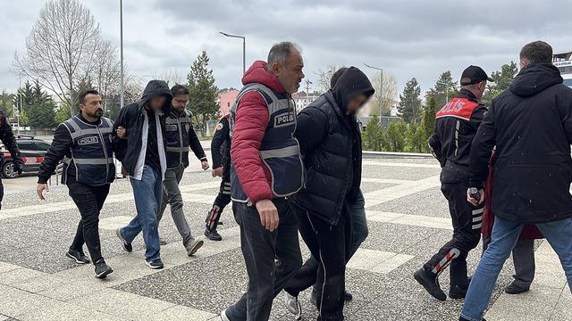 Yer: Bolu! Konuşmaya çağırdıkları 2 kişiyi tabancayla vurdular