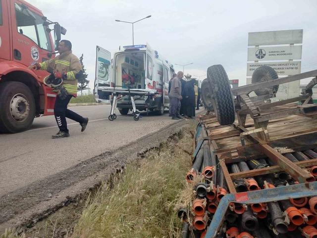 Römork devrildi, 4 kişi tarlaya uçtu 1