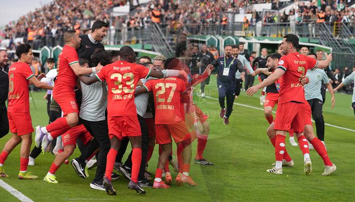 S&uuml;per Lig'e y&uuml;kselen ikinci takım da belli oldu! İşte yeni sezonda S&uuml;per Lig'in yeni ekipleri
