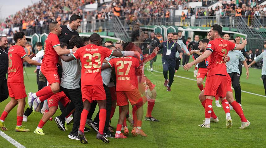 S&uuml;per Lig'e y&uuml;kselen ikinci takım da belli oldu! İşte yeni sezonda S&uuml;per Lig'in yeni ekipleri
