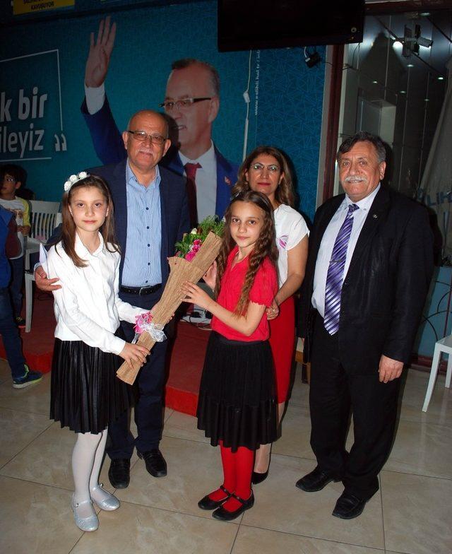 İlkokul öğrencilerinden şiir yüklü gece