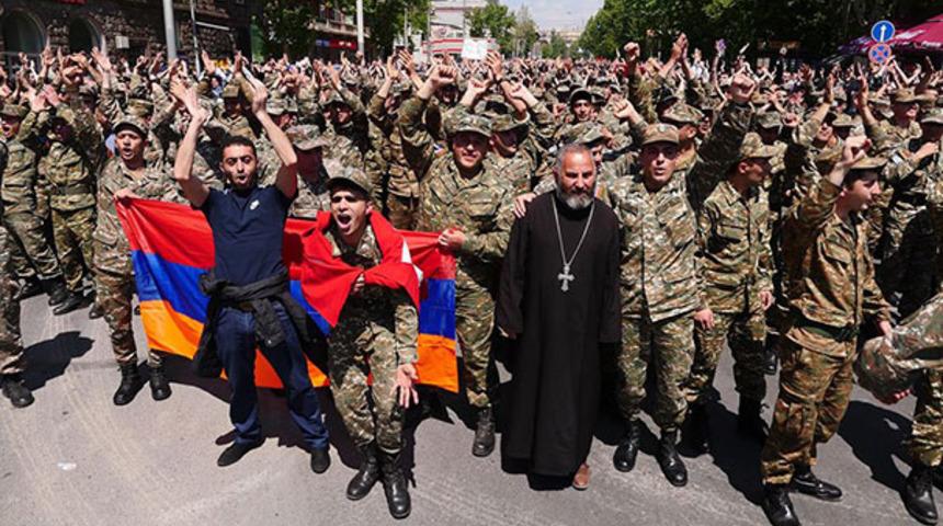 Ermenistan Başbakanı Serj Sarkisyan istifa etti