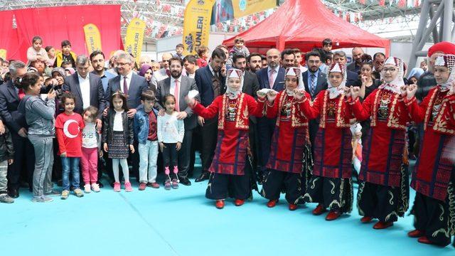 Aksaray Belediyesi kitap ve çocuk festivali fuarını açtı