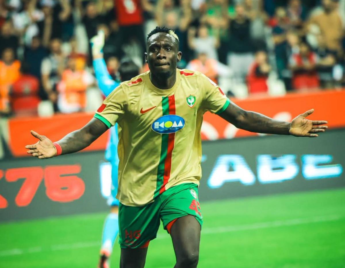 Amedspor, S&uuml;per Lig e y&uuml;kseldi! Gol&uuml;n ardından saha bir anda karıştı 5