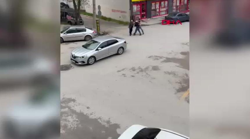 Yer: Bolu!  Sokak ortasında 2 kişi tarafında d&ouml;v&uuml;ld&uuml;