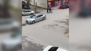 Yer: Bolu!  Sokak ortasında 2 kişi tarafında dövüldü