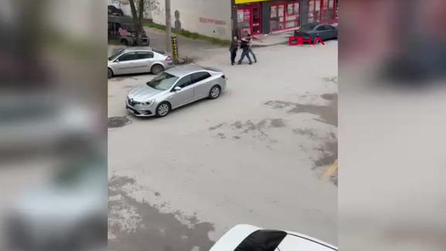 Yer: Bolu!  Sokak ortasında 2 kişi tarafında dövüldü