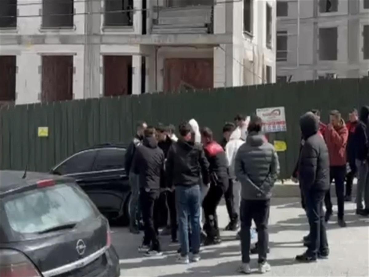 Beylikdüzü nde araç içerisinde silahla vurulmuş halde bulundu 1