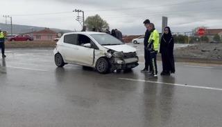 Eskişehir'de iki otomobil &ccedil;arpıştı: 1 yaralı