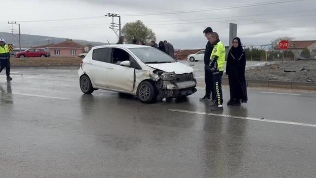 Eskişehir'de iki otomobil çarpıştı: 1 yaralı