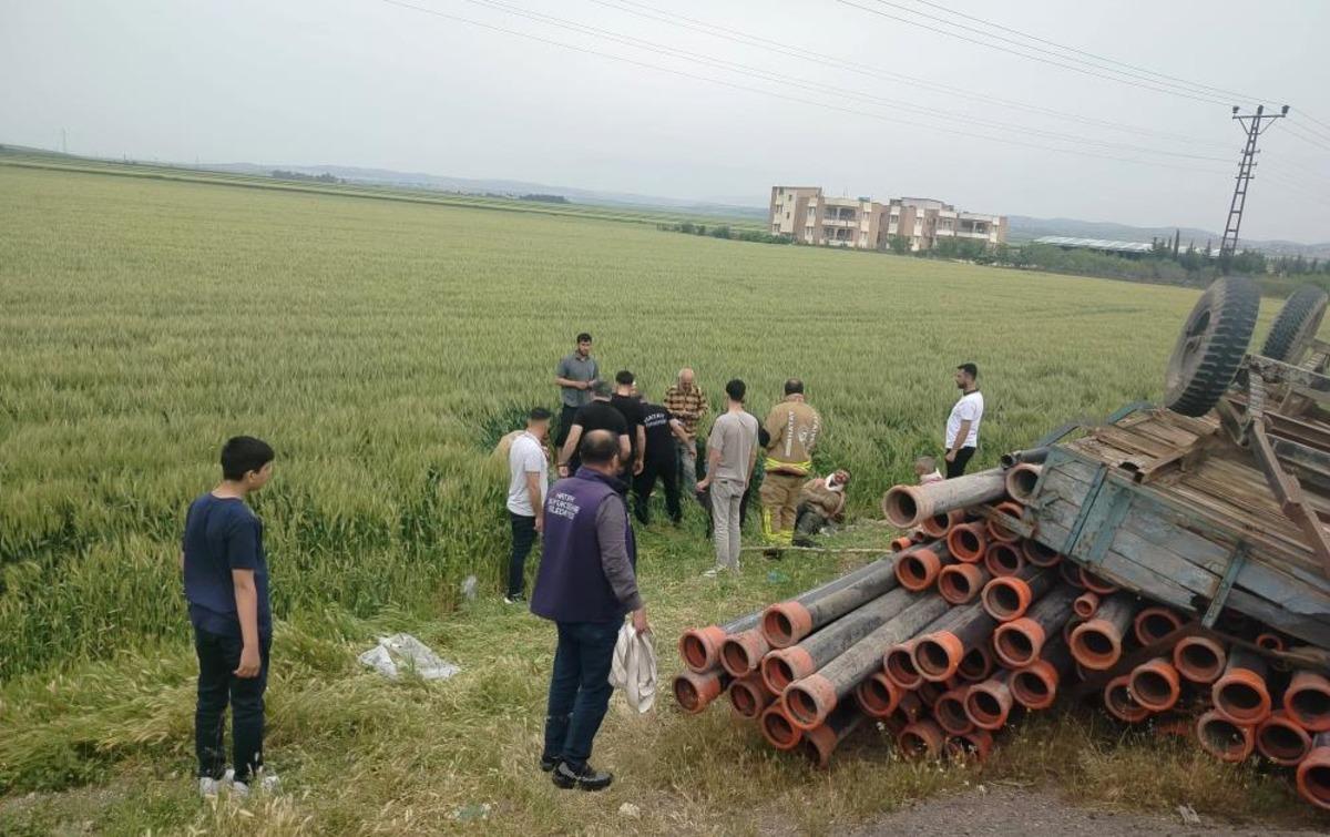 R&ouml;mork devrildi, 4 kişi tarlaya u&ccedil;tu 2