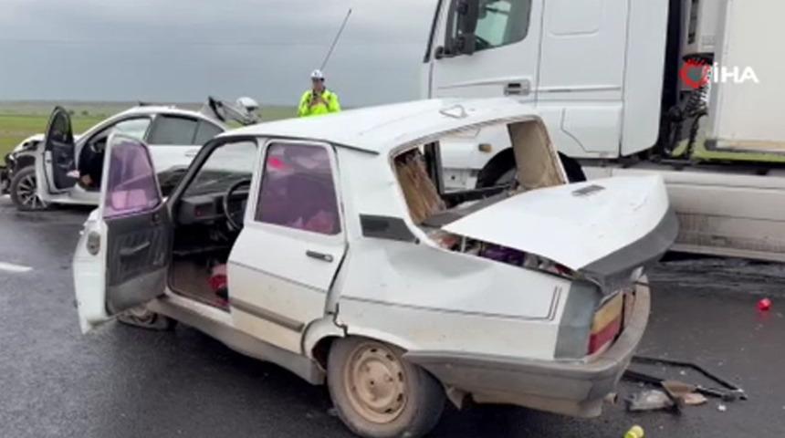 Siverek'te zincirleme trafik kazası: 2 &ouml;l&uuml;, 2 yaralı 