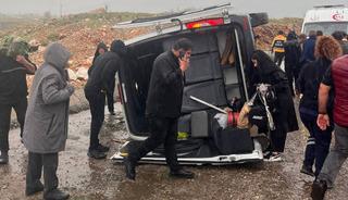 Malatya&rsquo;da yolcu minib&uuml;s&uuml; devrildi! Yaralılar var