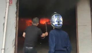 Yer: Batman! Yangına hortumla m&uuml;dahale etmeye &ccedil;alıştı