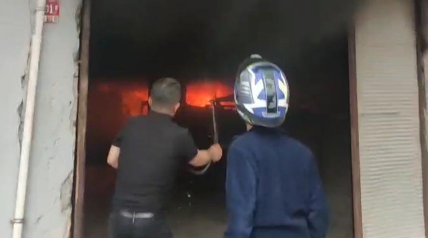 Yer: Batman! Yangına hortumla m&uuml;dahale etmeye &ccedil;alıştı