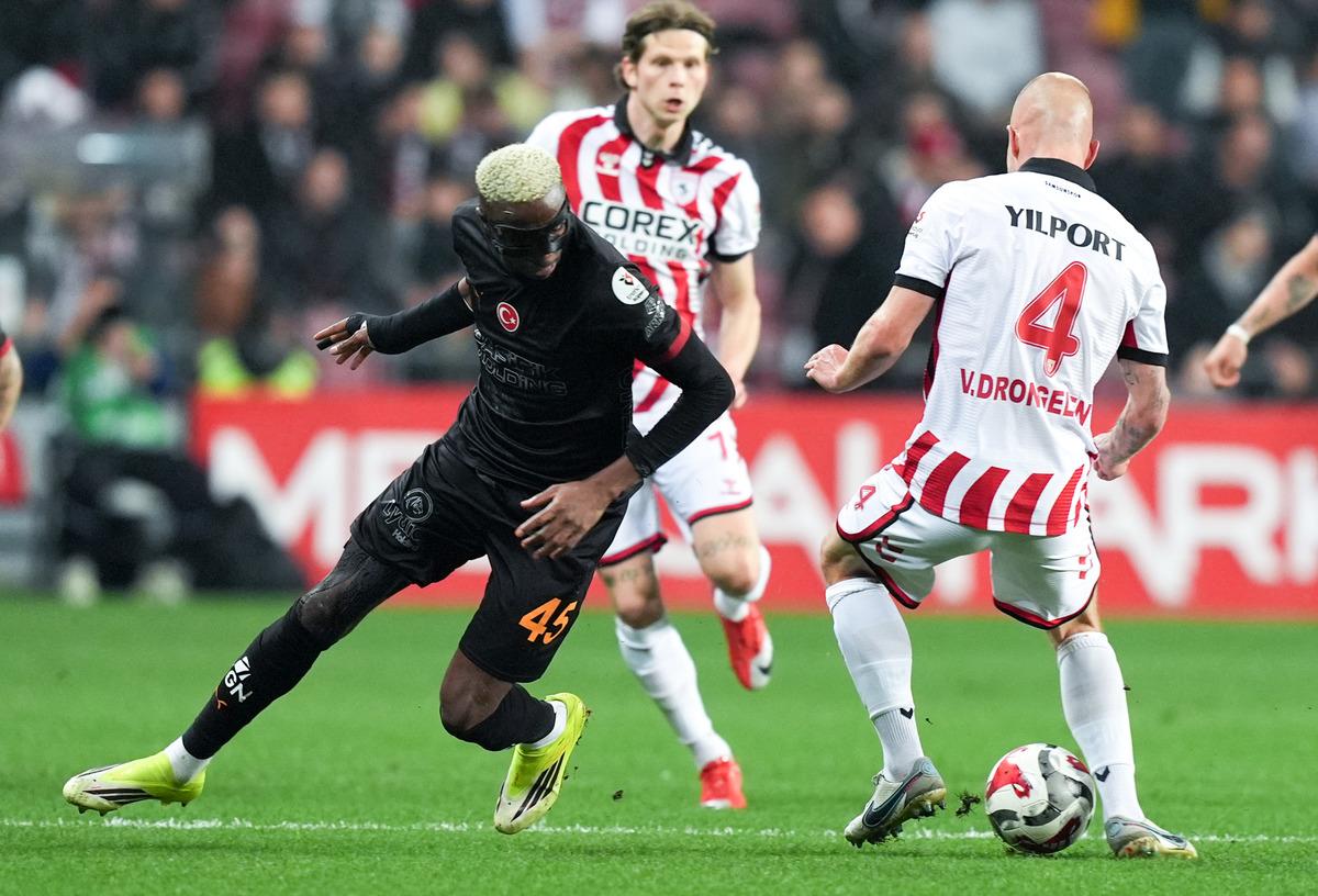 Galatasaray da Victor Osimhen şampiyonluk ma&ccedil;ında tarihe ge&ccedil;ti! 1