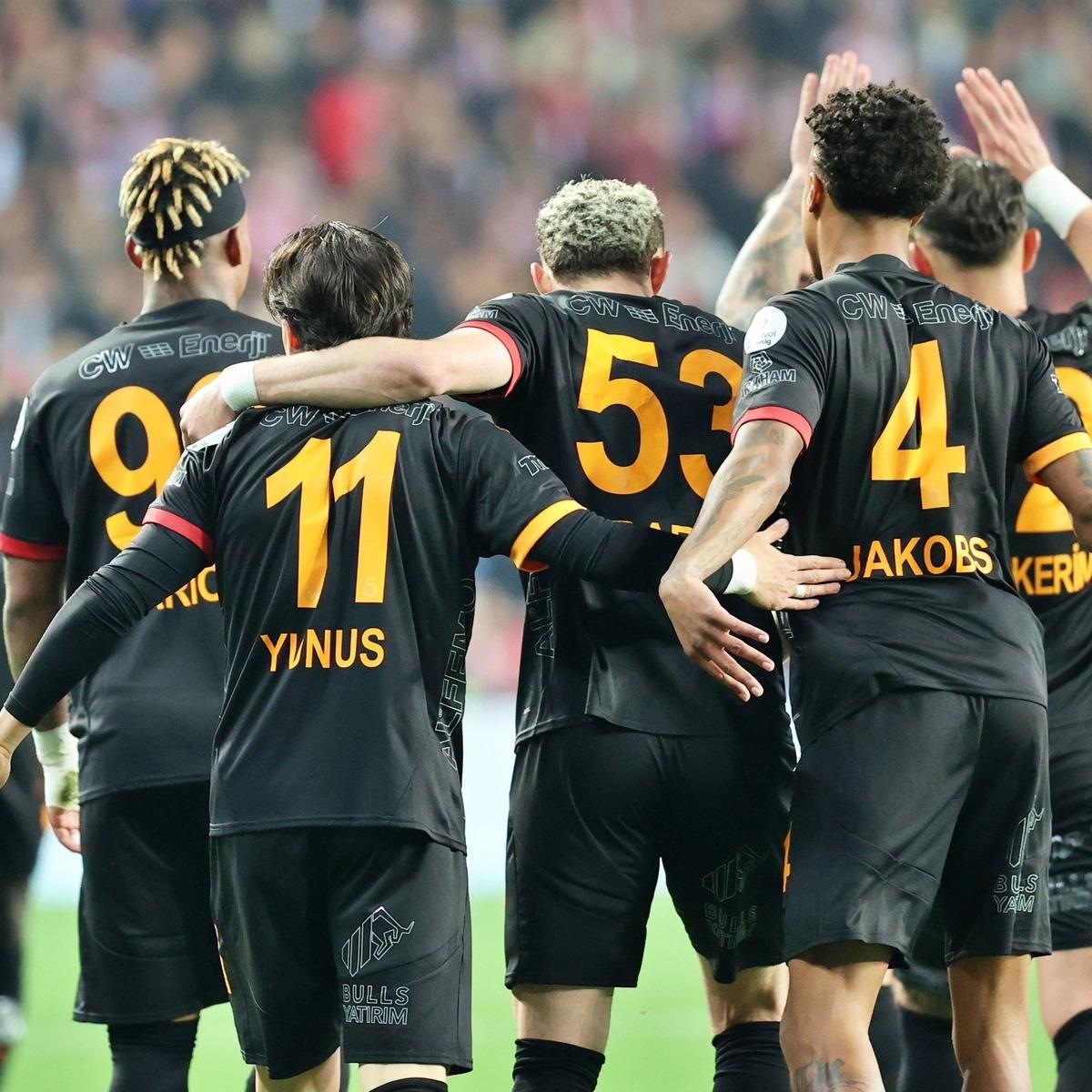 Galatasaray da Victor Osimhen şampiyonluk ma&ccedil;ında tarihe ge&ccedil;ti! 3