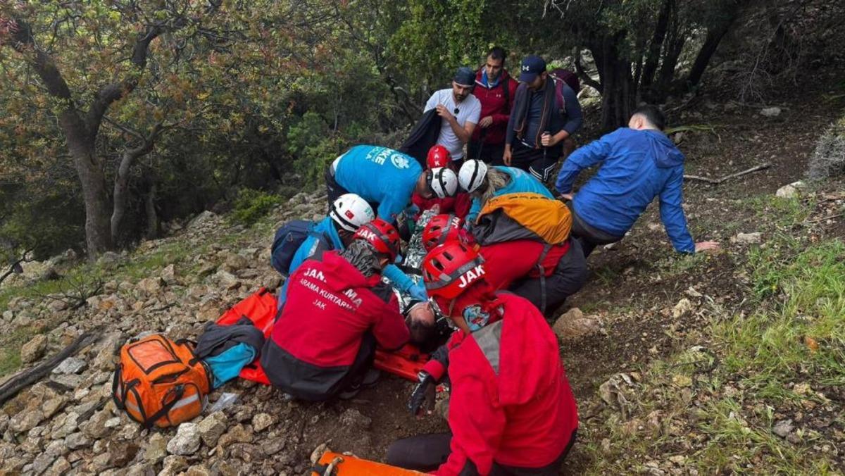 Y&uuml;r&uuml;y&uuml;ş sırasında ayağı kırılan kişi i&ccedil;in ekipler seferber oldu 2