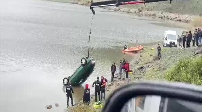 El freni &ccedil;ekilmeyen otomobil g&ouml;lete d&uuml;şt&uuml;