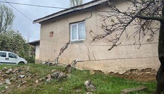 Kırıkkale'de sağanak sonrası toprak kayması; 9 yapı hasar g&ouml;rd&uuml;