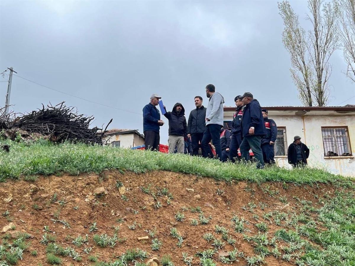 Kırıkkale de sağanak sonrası toprak kayması; 9 yapı hasar g&ouml;rd&uuml; 2