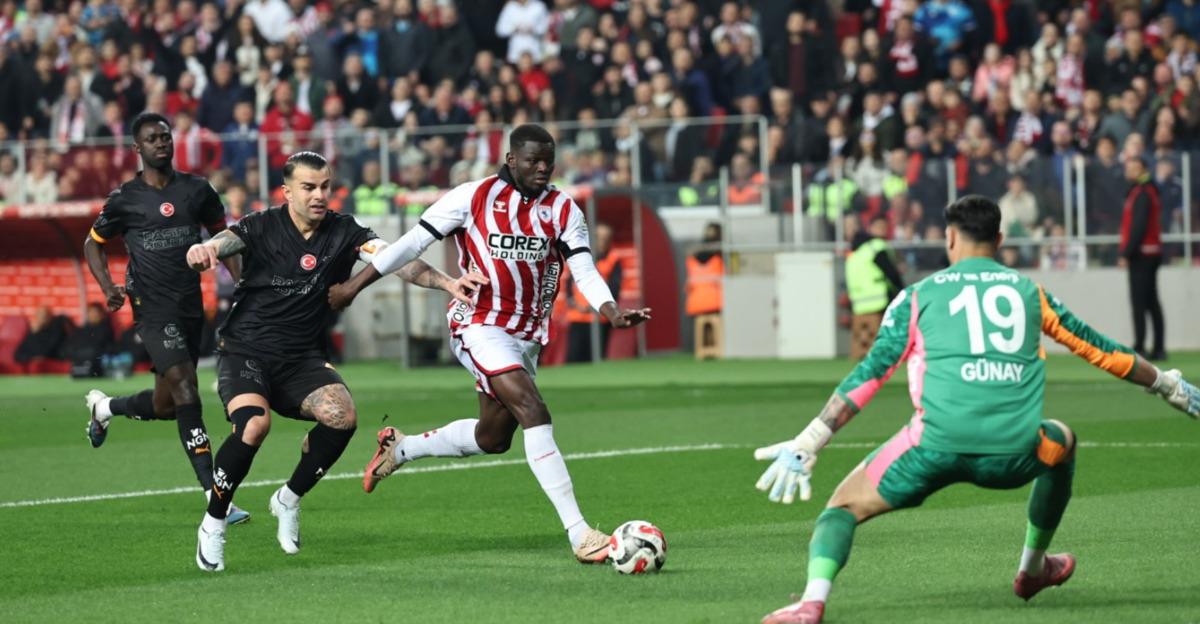 Galatasaray a Samsun da tarihi şok! Çalan şarkı olay oldu 1