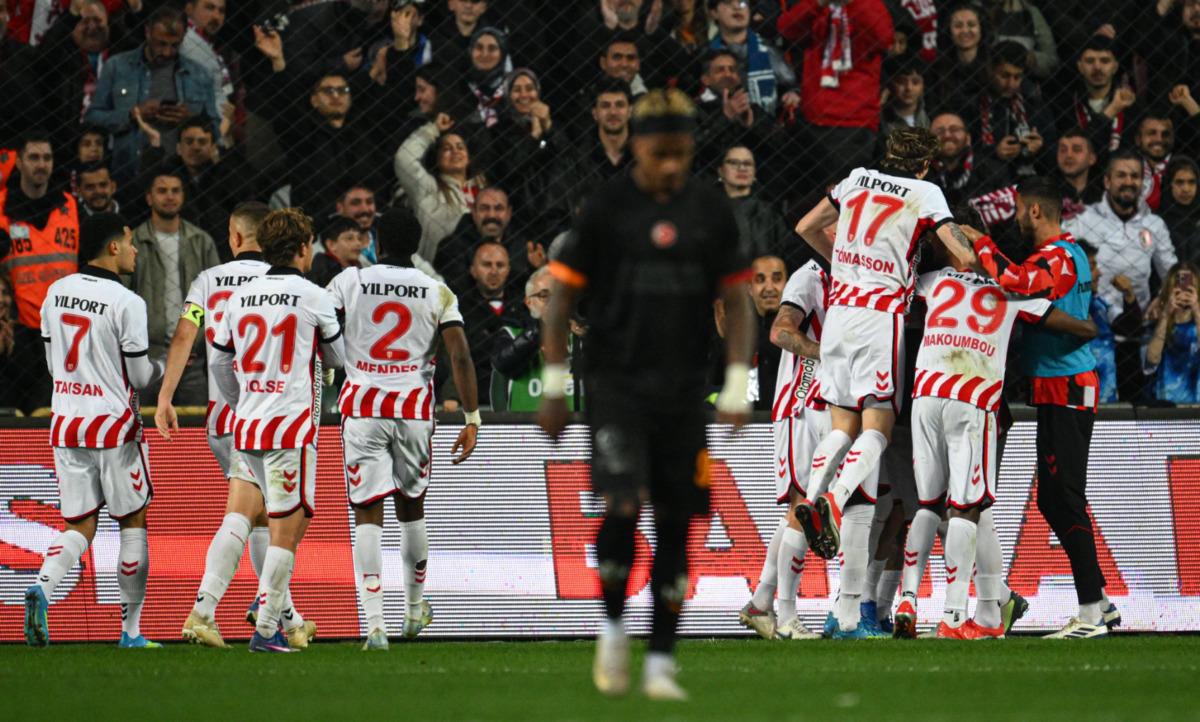 Galatasaray a Samsun da tarihi şok! Çalan şarkı olay oldu 2