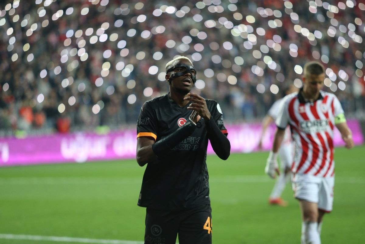 Galatasaray ın Samsun mağlubiyeti sonrası ortalığı karıştıran iddia! "Gece aleminden kalmış!" 2