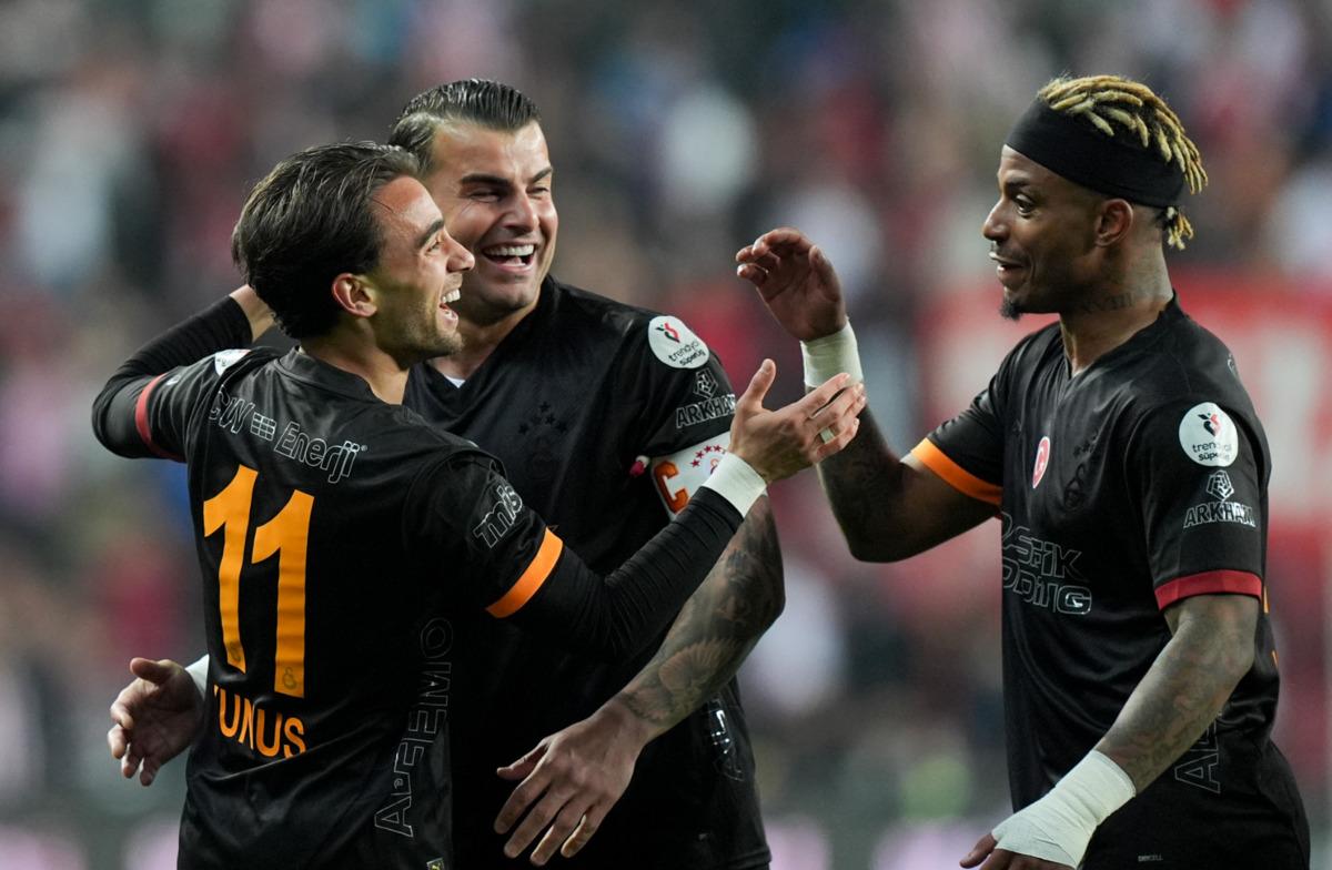 Samsunspor Galatasaray ı geçti! Cimbom fırsat tepti 2