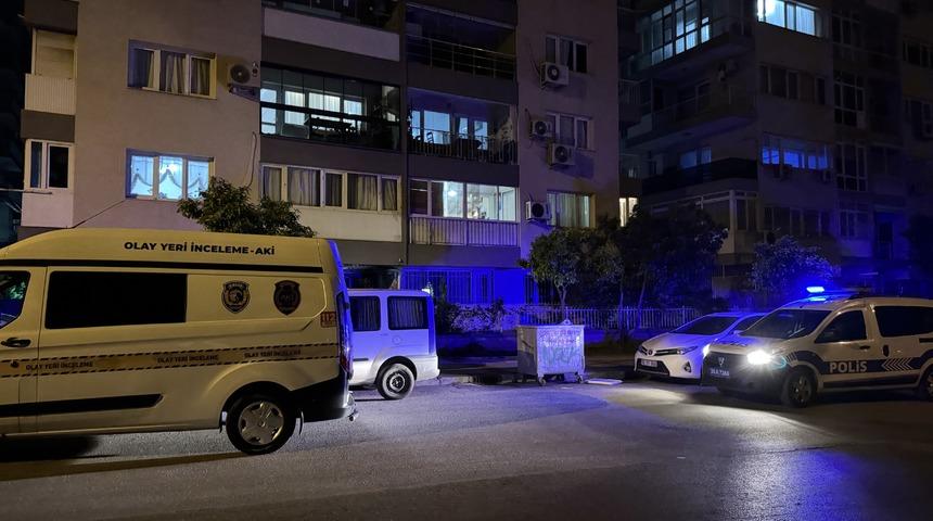 İzmir'de oğlunu bı&ccedil;aklayarak &ouml;ld&uuml;ren zanlı g&ouml;zaltına alındı