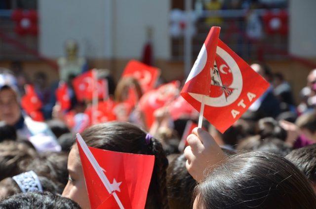 Kilis’te Türk ve Suriyeli çocuklar 23 Nisan bayramını kutladı