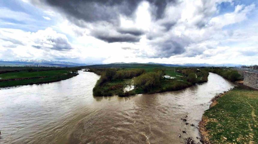 Meteorolojiden kuvvetli r&uuml;zgar uyarısı
