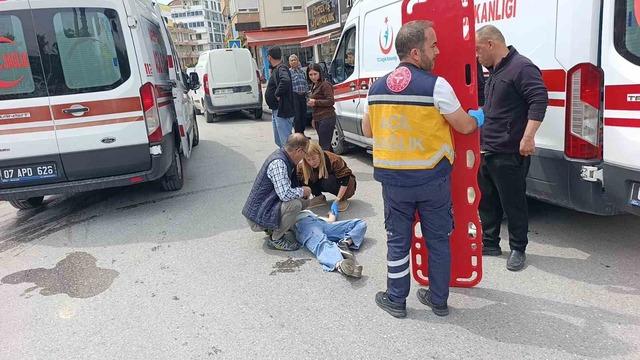 Yaya geçidini kullanan bisiklete motosiklet çarptı: 2’si çocuk 3 yaralı 3