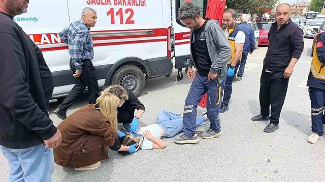Yaya geçidini kullanan bisiklete motosiklet çarptı: 2’si çocuk 3 yaralı 1