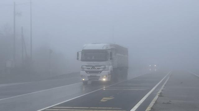 Bolu Dağı'nda sis ve sağanak