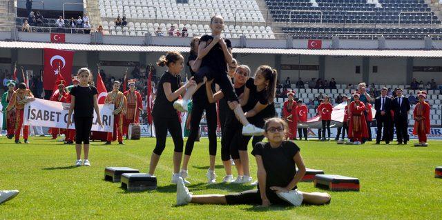 Ege'de çocuklar bayramlarını kutladı