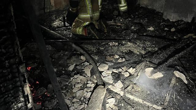 İzmir'de yangın çıkan evdeki bebek yaşamını yitirdi, 3 kardeşi dumandan etkilendi