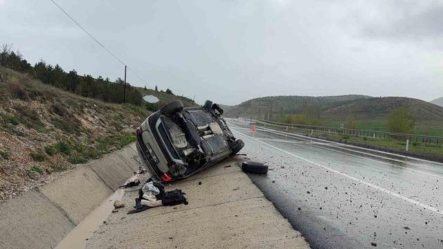 Devrilen otomobilde biri bebek 3 kişi yaralandı 2